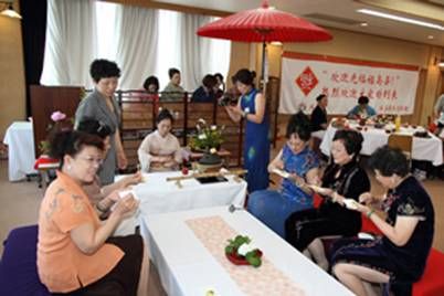 中国乐龄时尚俱乐部老年模特队访问日本